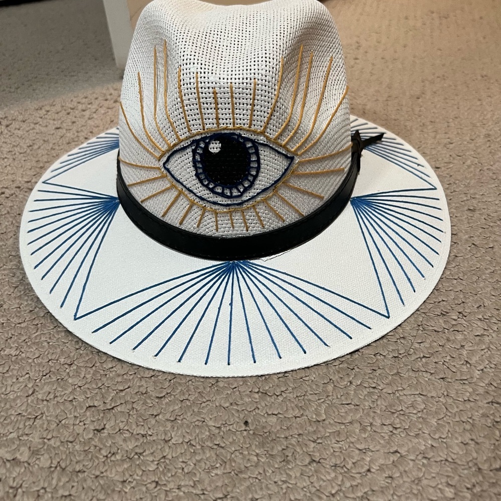 Cute beach Hat with Eye Embroidery
